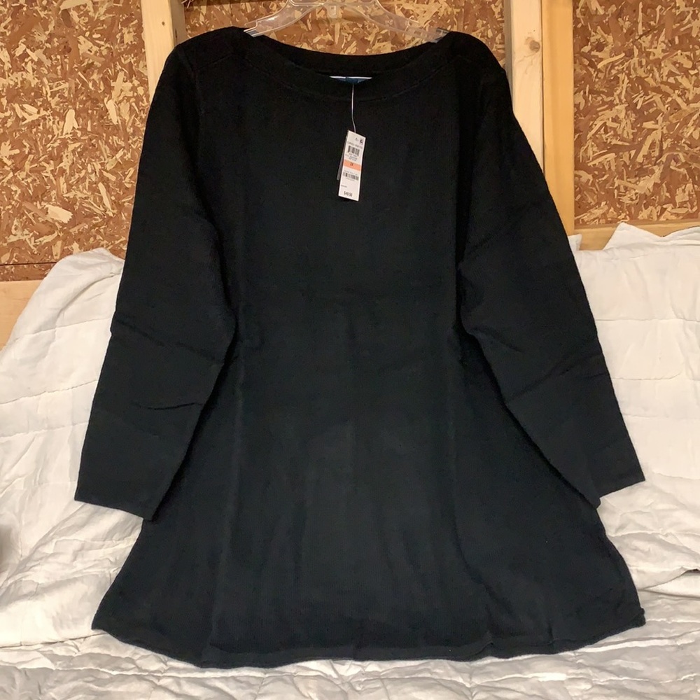 NWT KAREN SCOTT black crew neck sweater with curved hem